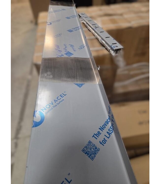 Occasion: RVS Wandplank met 3 beugels | (B)2200x(D)250x(H)40mm