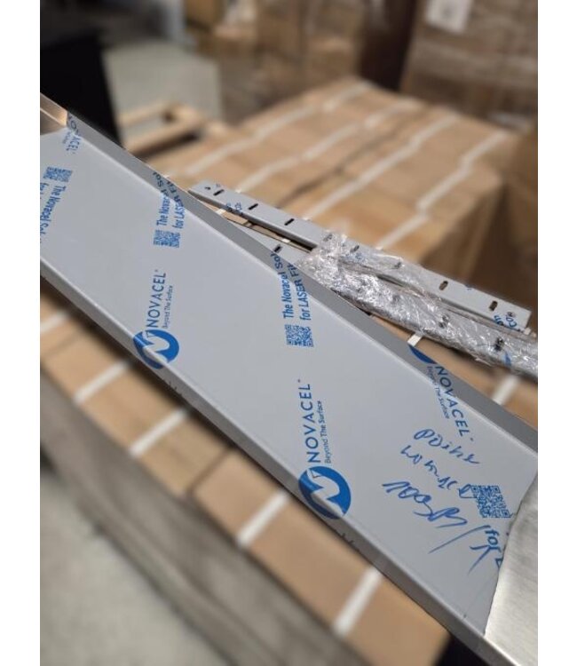 Occasion: RVS Wandplank met 3 beugels | (B)2200x(D)250x(H)40mm