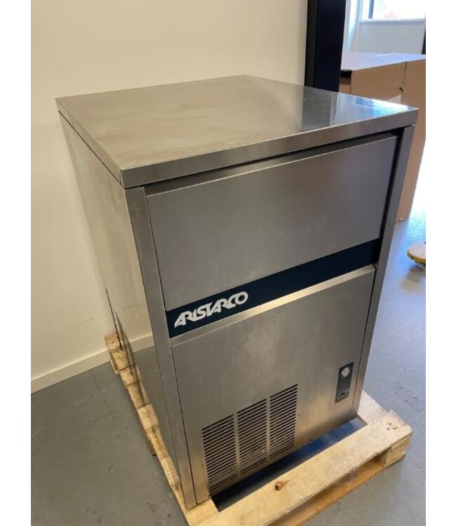 Occasion: IJsblokjesmachine Aristarco CP50.25 | Vaste wateraansluiting | Volle ijsblokjes 18g | 50kg/ 24uur | Bunker 25kg