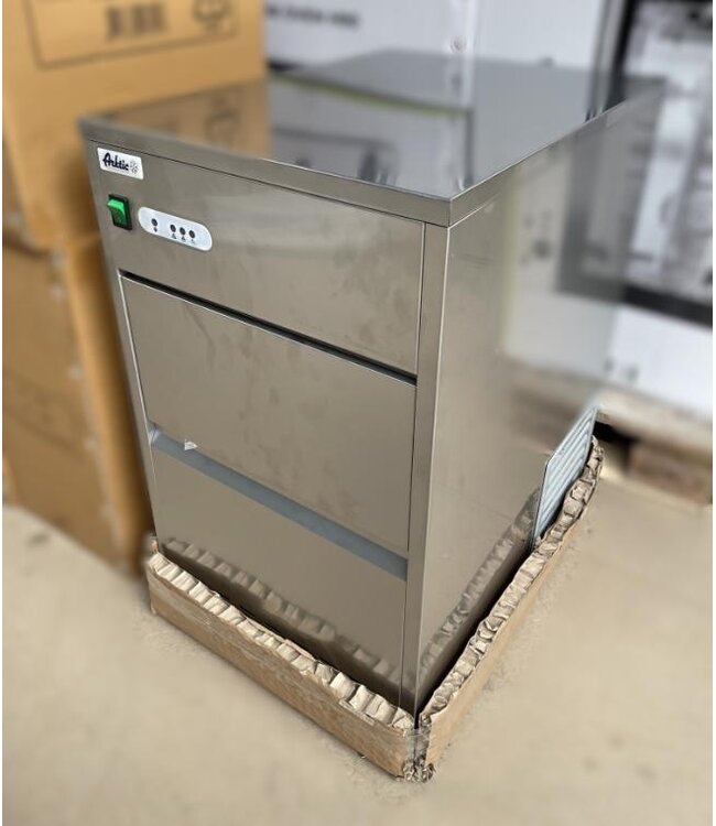 Showroom model: IJsblokjesmachine Kitchen Line | Holle ijsblokjes | 50kg/24u | 7kg bunker