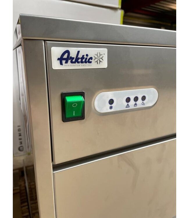 Showroom model: IJsblokjesmachine Kitchen Line | Holle ijsblokjes | 50kg/24u | 7kg bunker