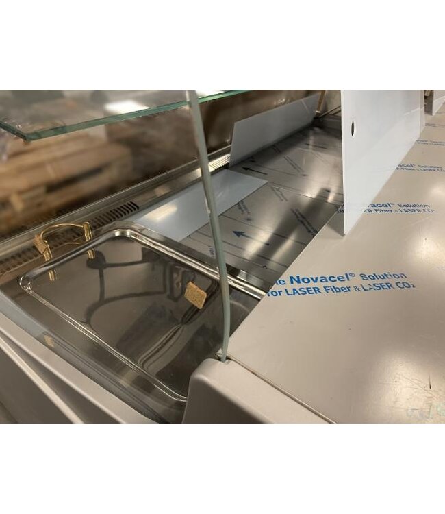 Showroom model: Koeltoonbank VE-9 | Vlees- en zuivel producten | Gebogen glas | (B)202,5x(D)94x(H)91/123,5cm
