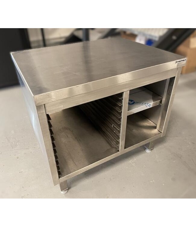 Occasion: Gesloten RVS onderstel met regalen links | 10x 1/1GN | 700x550x635mm