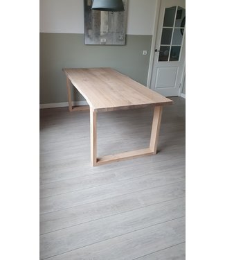 Robuuste boomstamtafel | Eiken | Houten U-onderstel | Den Bosch