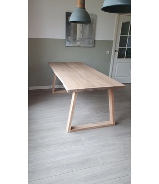 Boomstamtafel | Eiken | Trapezium onderstel | Arnhem