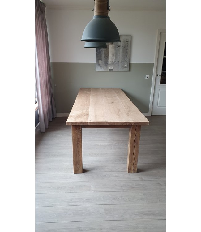 Robuuste tafel Eiken Marlou onderstel Almelo A1Tafel kwaliteit