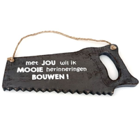 BonTon - Houten Tekstplank / Tekstbord 32 cm - Zaag - "Met jou wil ik mooie herinneringen bouwen" - Kleur Antique Grey