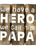 BonTon Houten Tekstplank / Tekstbord 20 cm "We have a HERO and we call him PAPA" - Kleur Naturel