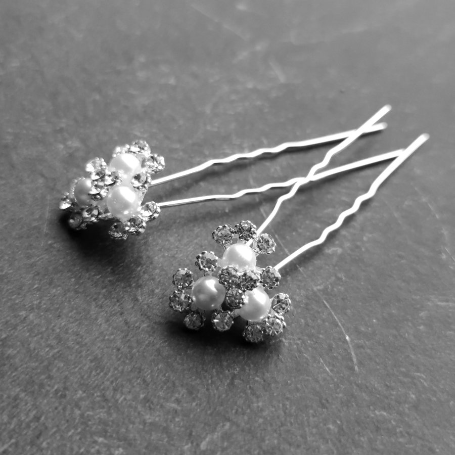 PaCaZa - Zilverkleurige Hairpins - Bloemetjes - Diamantjes - Ivoorkleurige Parels - 5 stuks-1