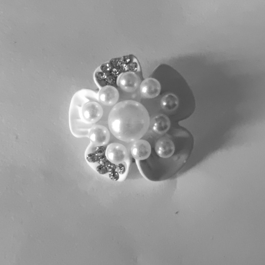 PaCaZa - Zilverkleurige Hairpins - Witte Bloem met Diamantjes en Pareltjes - 2 stuks-6