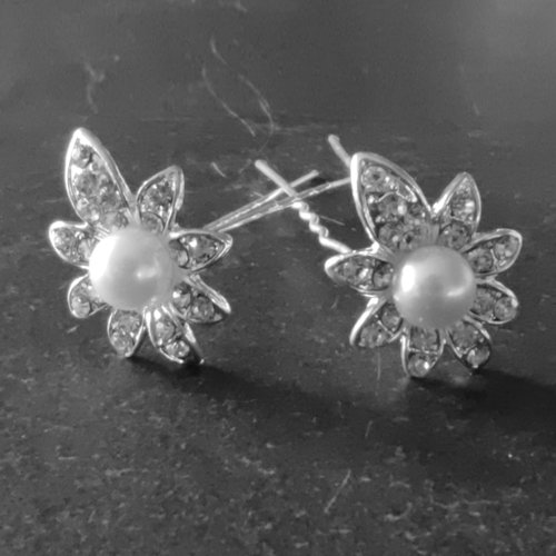 Zilverkleurige Hairpins - Flower - Diamantjes en Ivoorkleurige Parel - 5 stuks 