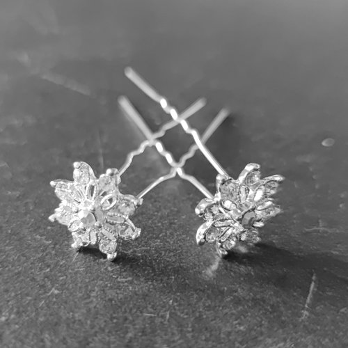 Zilverkleurige Hairpins - Fonkelende Bloem Bezaaid met Diamantjes - 5 stuks 