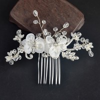 PaCaZa - Zilverkleurige Haarkam met Witte Bloemen en Diamantjes