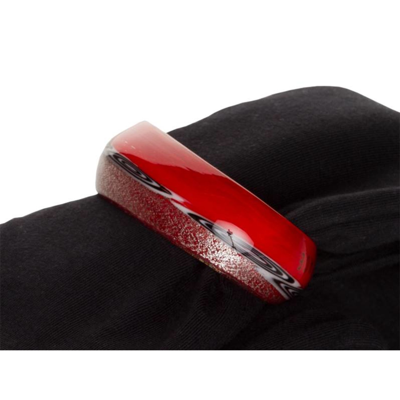 Sciarpa gioiello nera con grande anello in vetro di Murano rosso