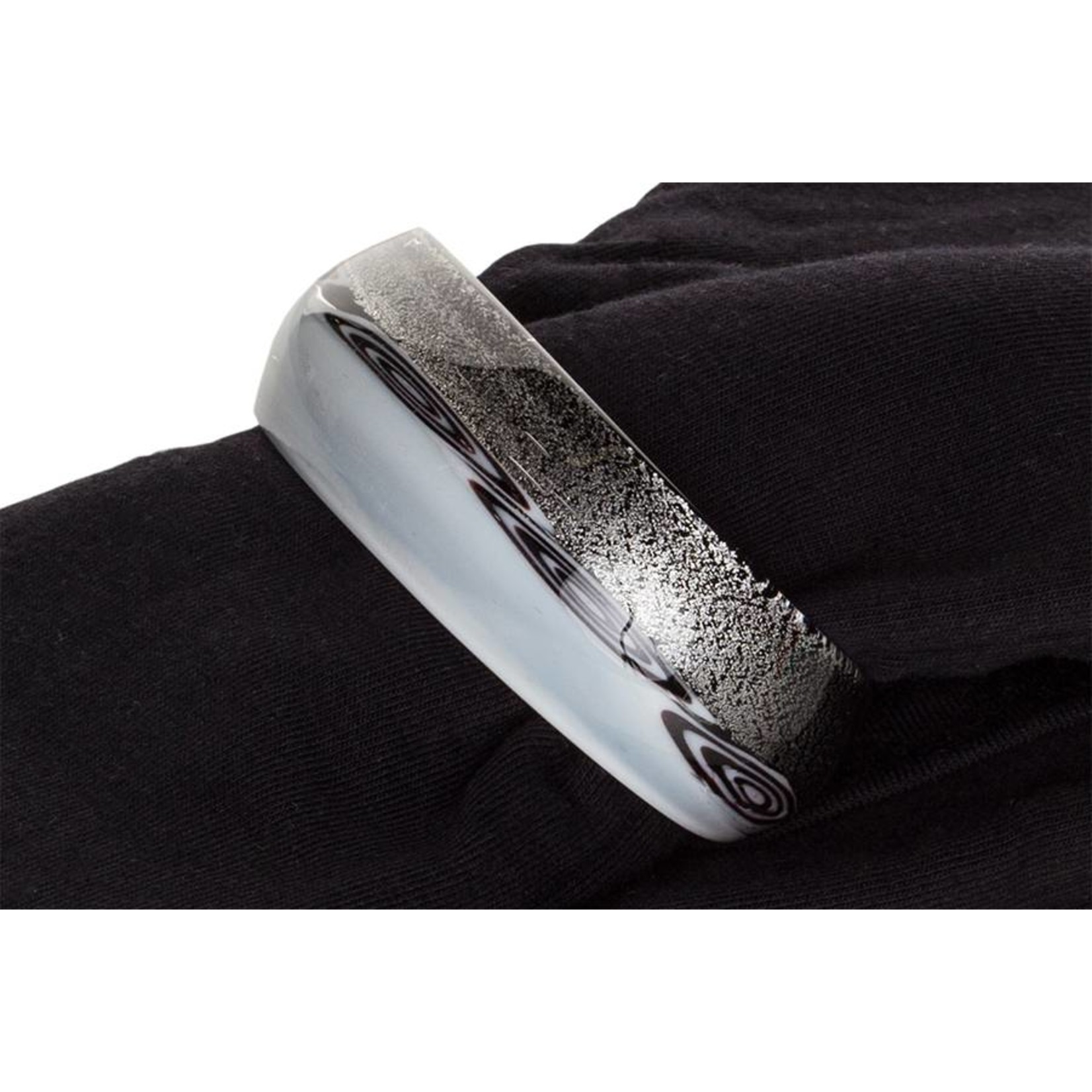 Embracelet. Schmuckschal in schwarz/weiß