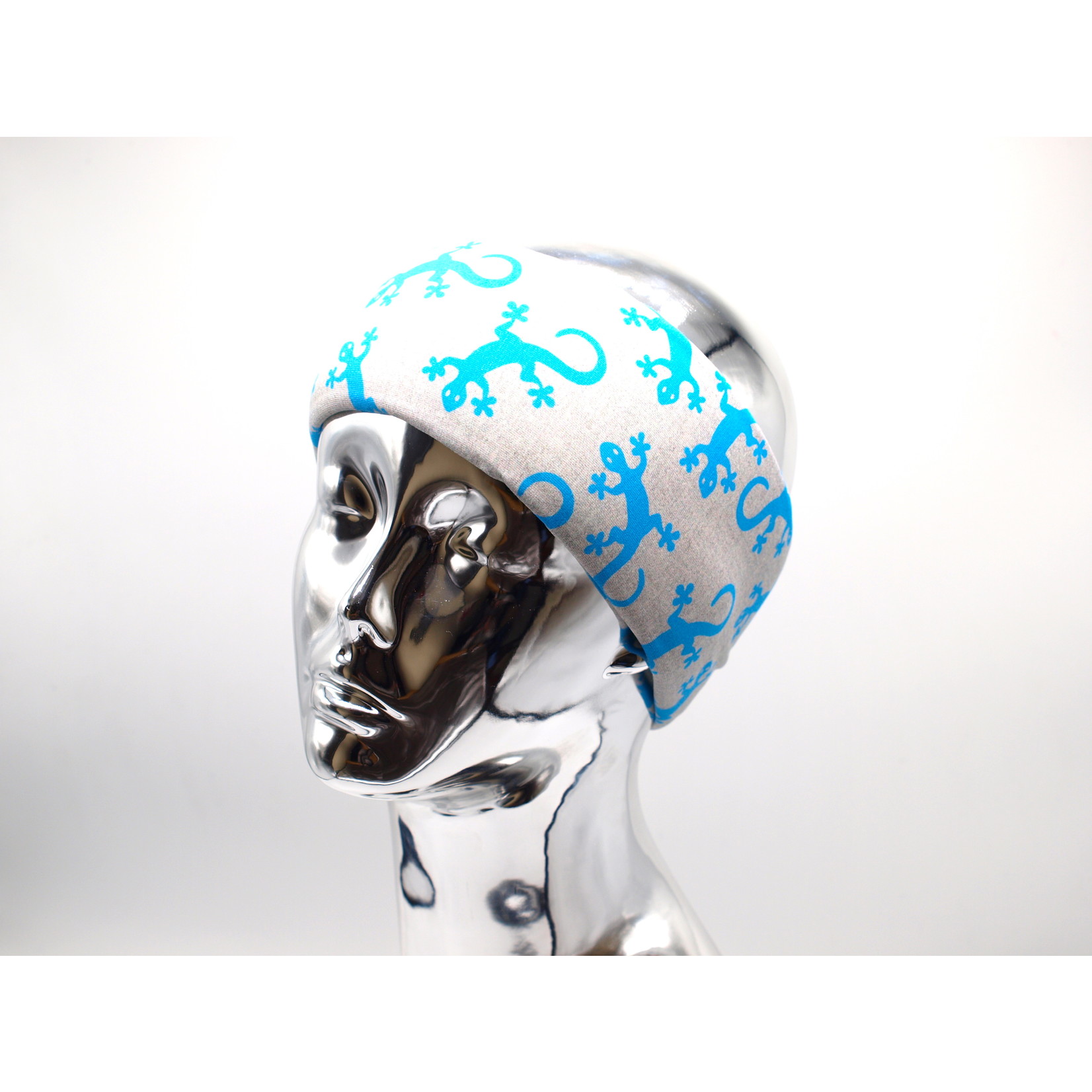 Headband "Salamandra" is gray and printed with blue geckos