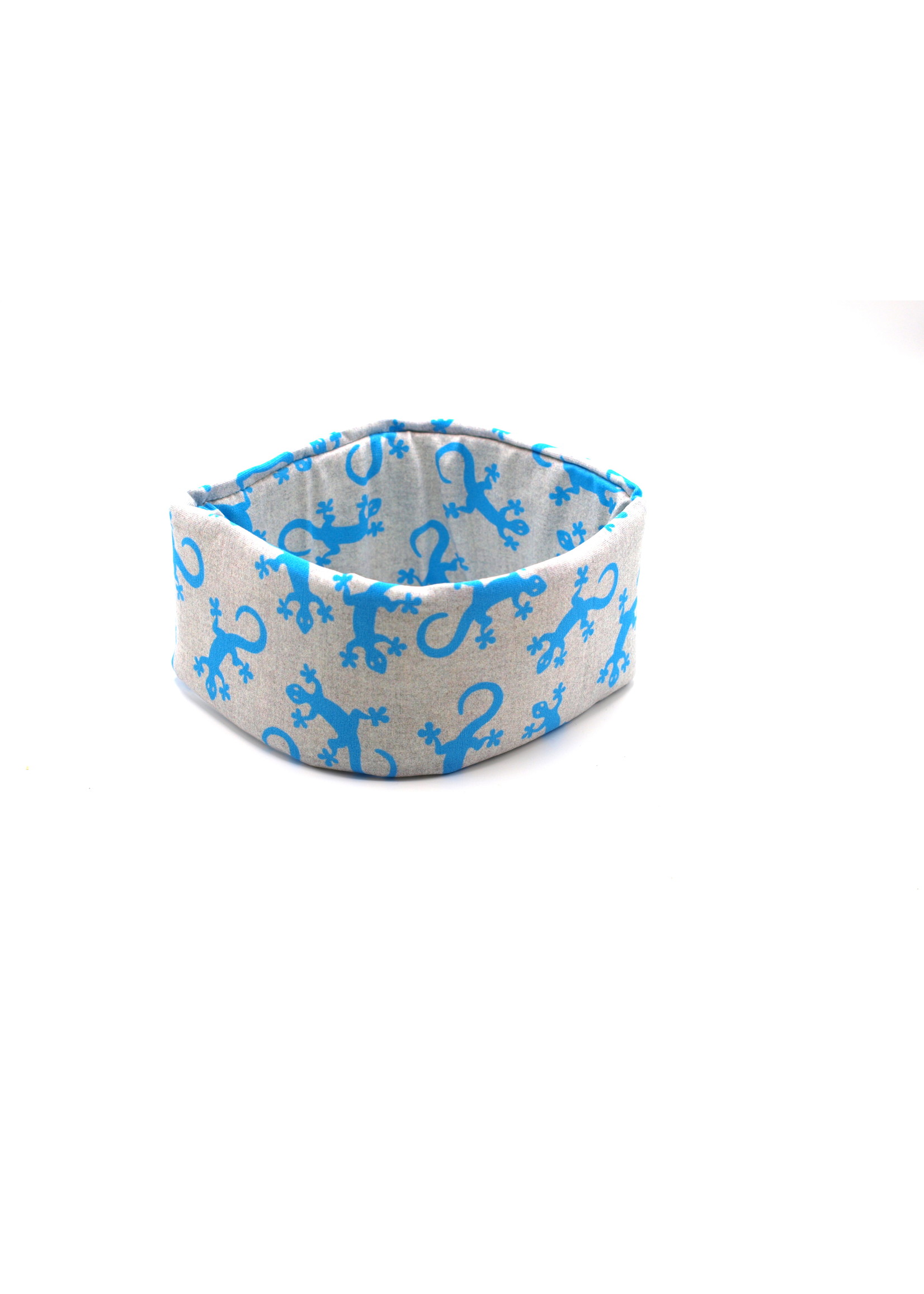 Headband "Salamandra" is gray and printed with blue geckos