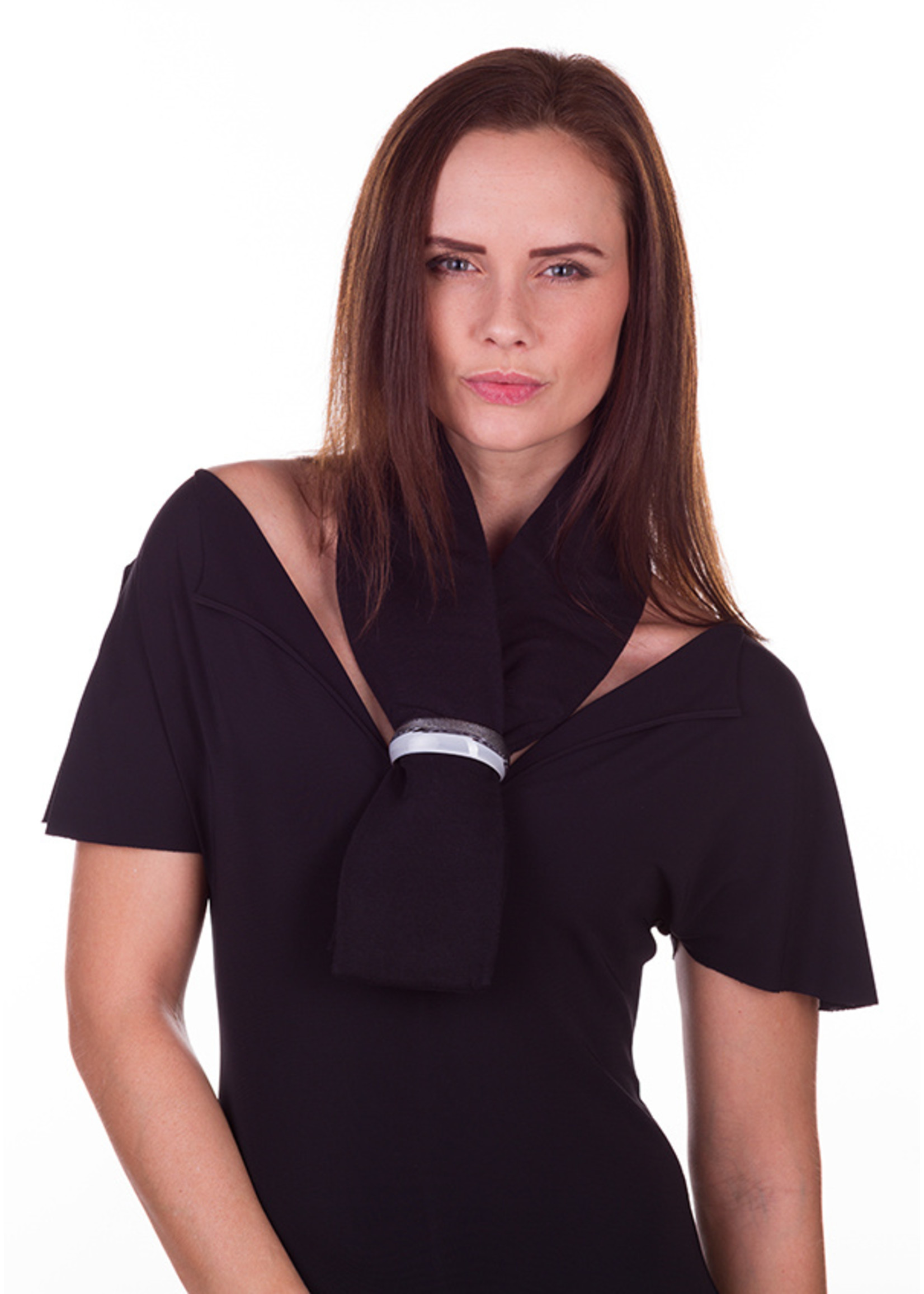Embracelet. Decorative scarf in black/white