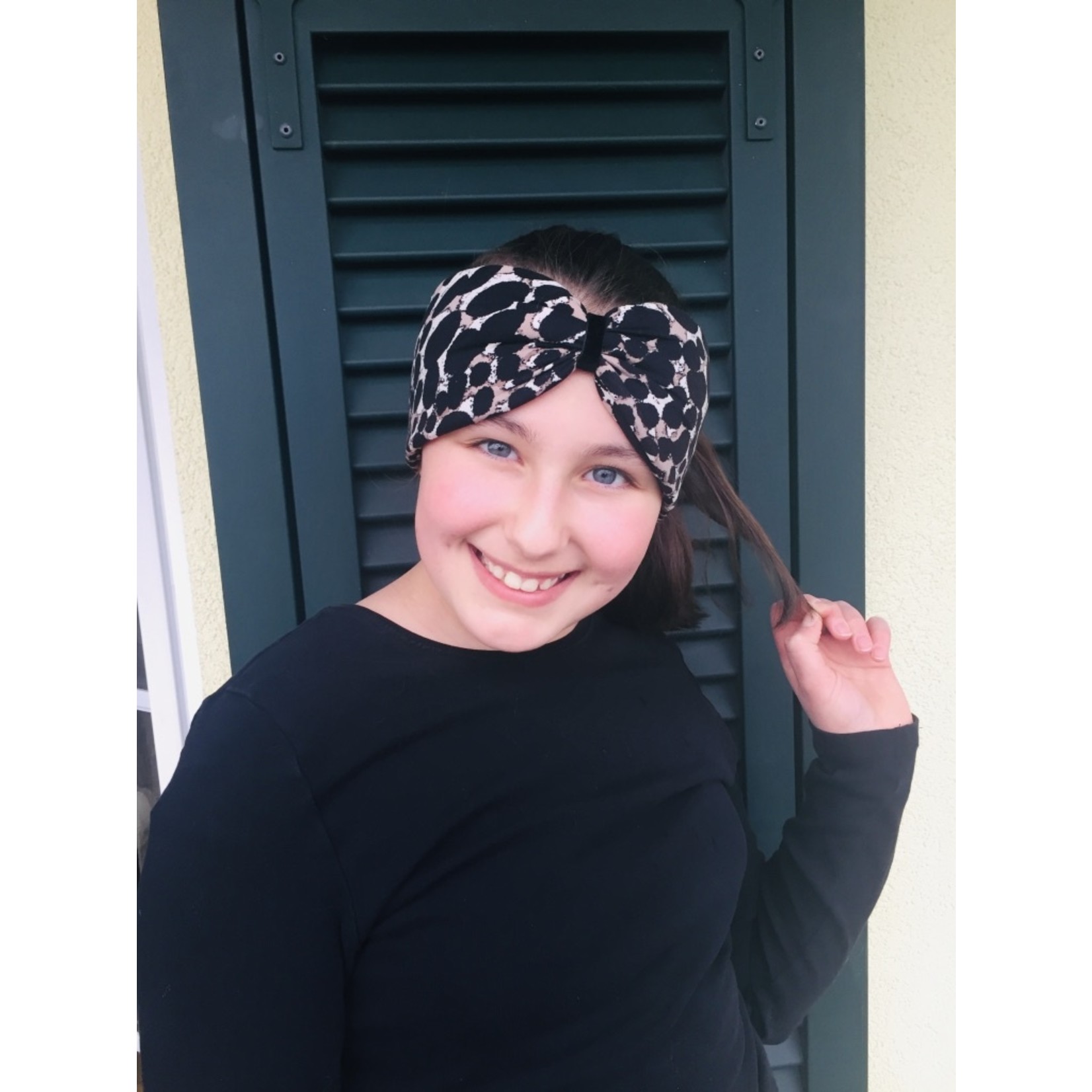 "Beige dot" headband with loop-look and black velvet ribbon