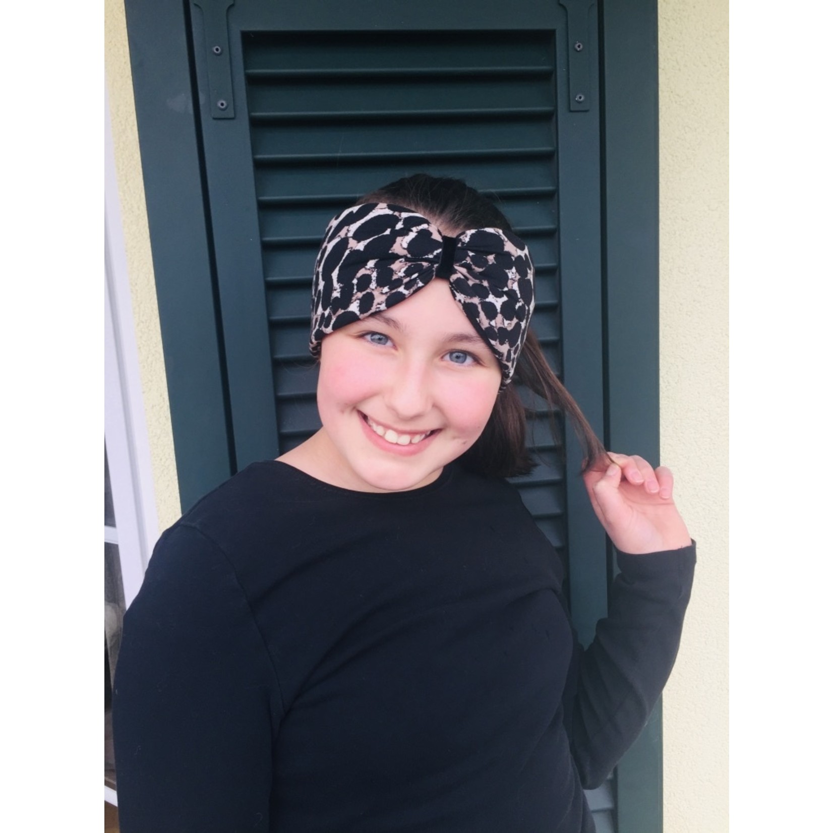 "Beige dot black" headband in loop-look with black velvet ribbon