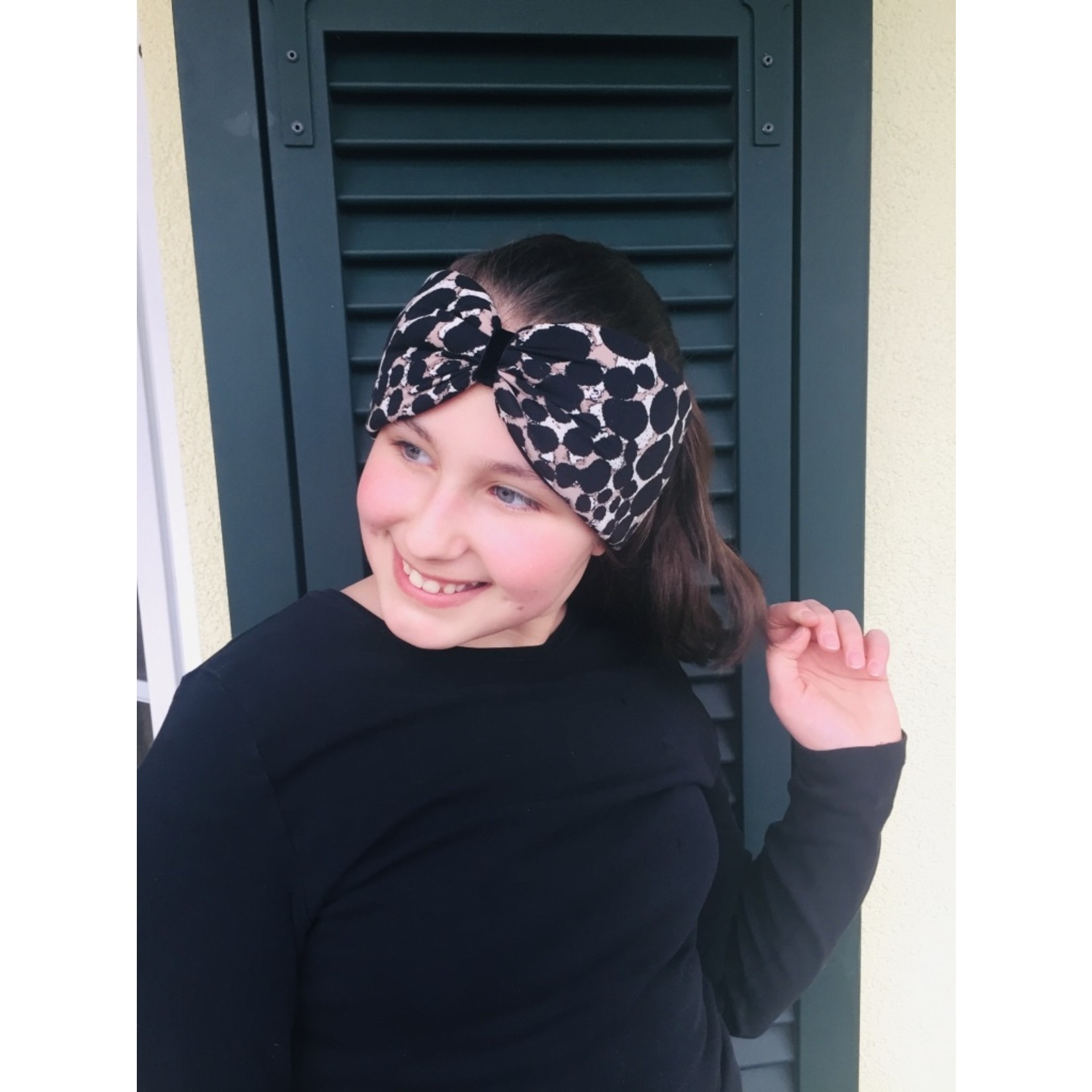 "Beige dot black" headband in loop-look with black velvet ribbon