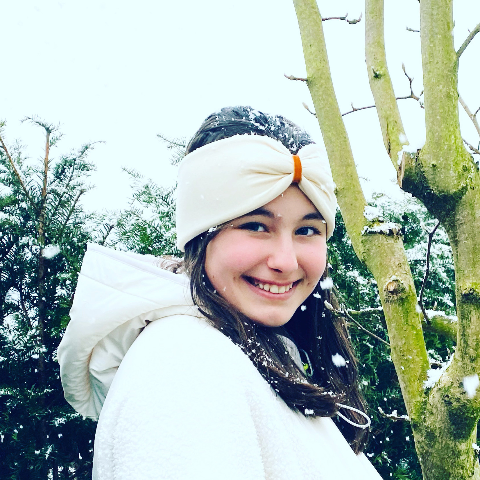 "Crema" headband in loop-look with ocher colored velvet ribbon