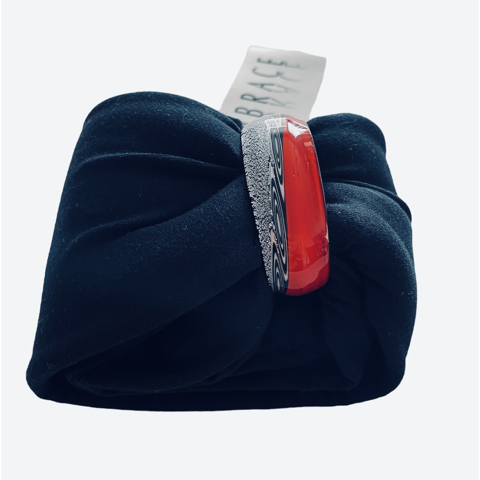 Sciarpa gioiello nera con grande anello in vetro di Murano rosso