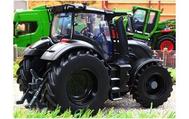 Britains Valtra Q 305 Versu tractor 1:32