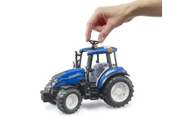 Bruder Tractor New Holland T5.120 – schaal 1:16