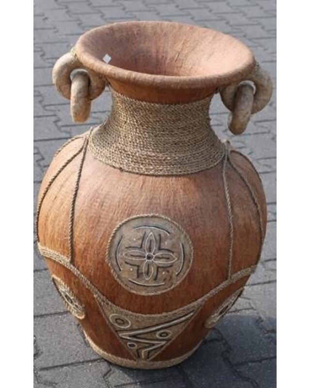 Schiterende vaas op sokkel