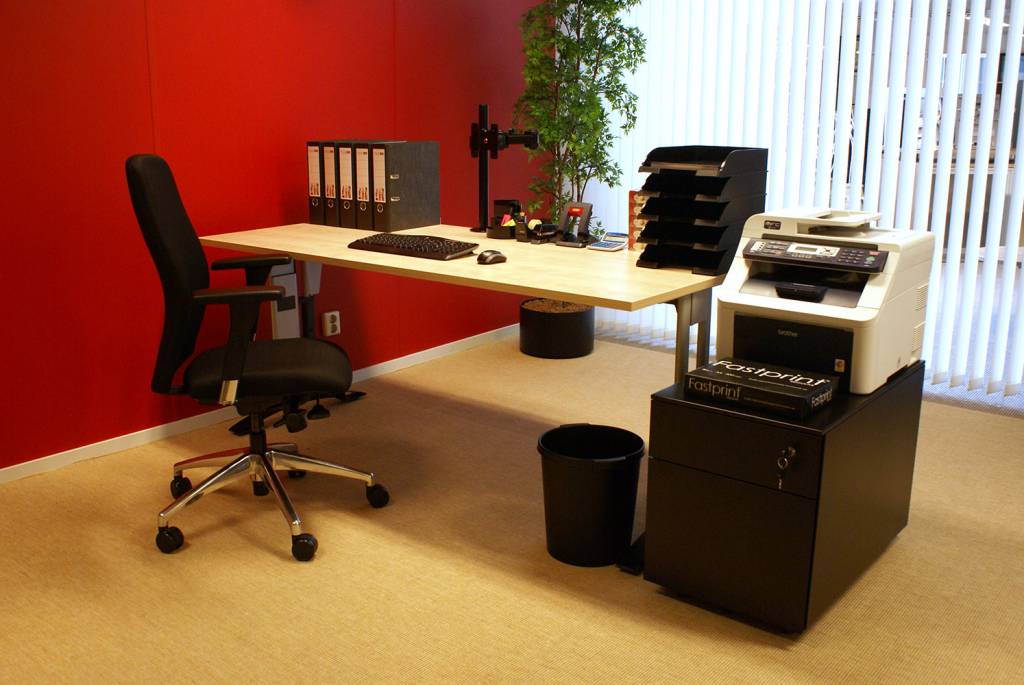 Complete bestaande uit Bureau bureaustoel en - Goedkoopsteprinter