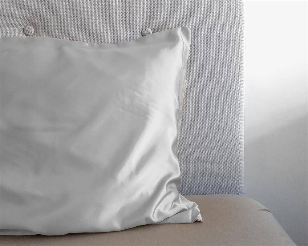 Beauty Skin Care Kussensloop Zilver Glanssatijn