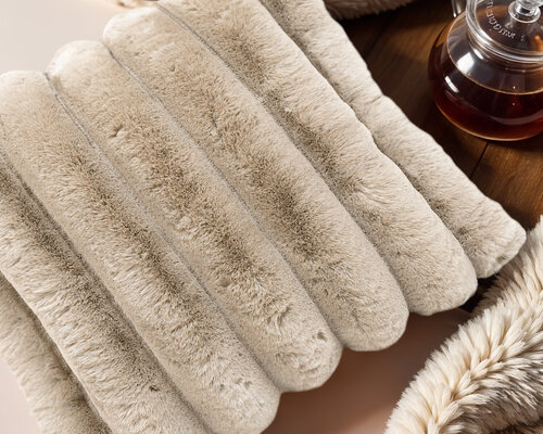 Rib Rabbit Fur - sierkussen Zand (50 x 50)