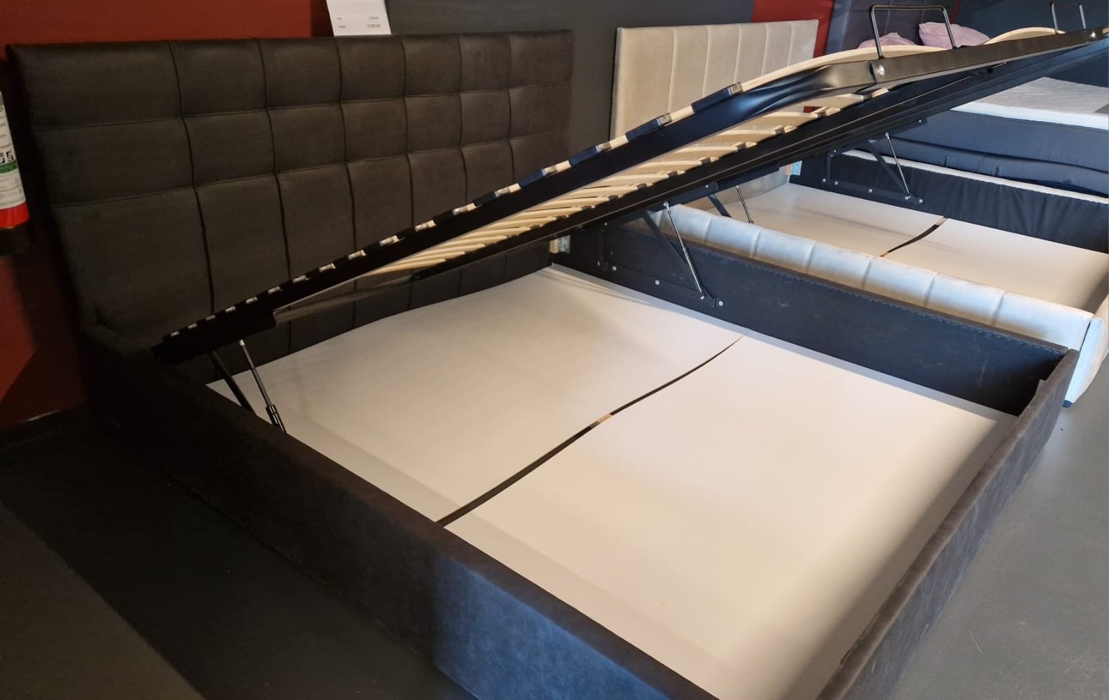 Showmodel Opbergbed Glory met lattenbodem 180 x 200 Zwart