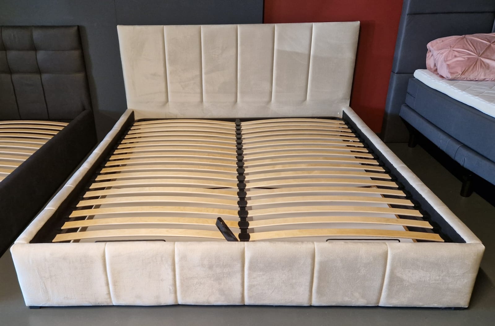 Showmodel Opbergbed Monza met lattenbodem 180 x 200 Creme