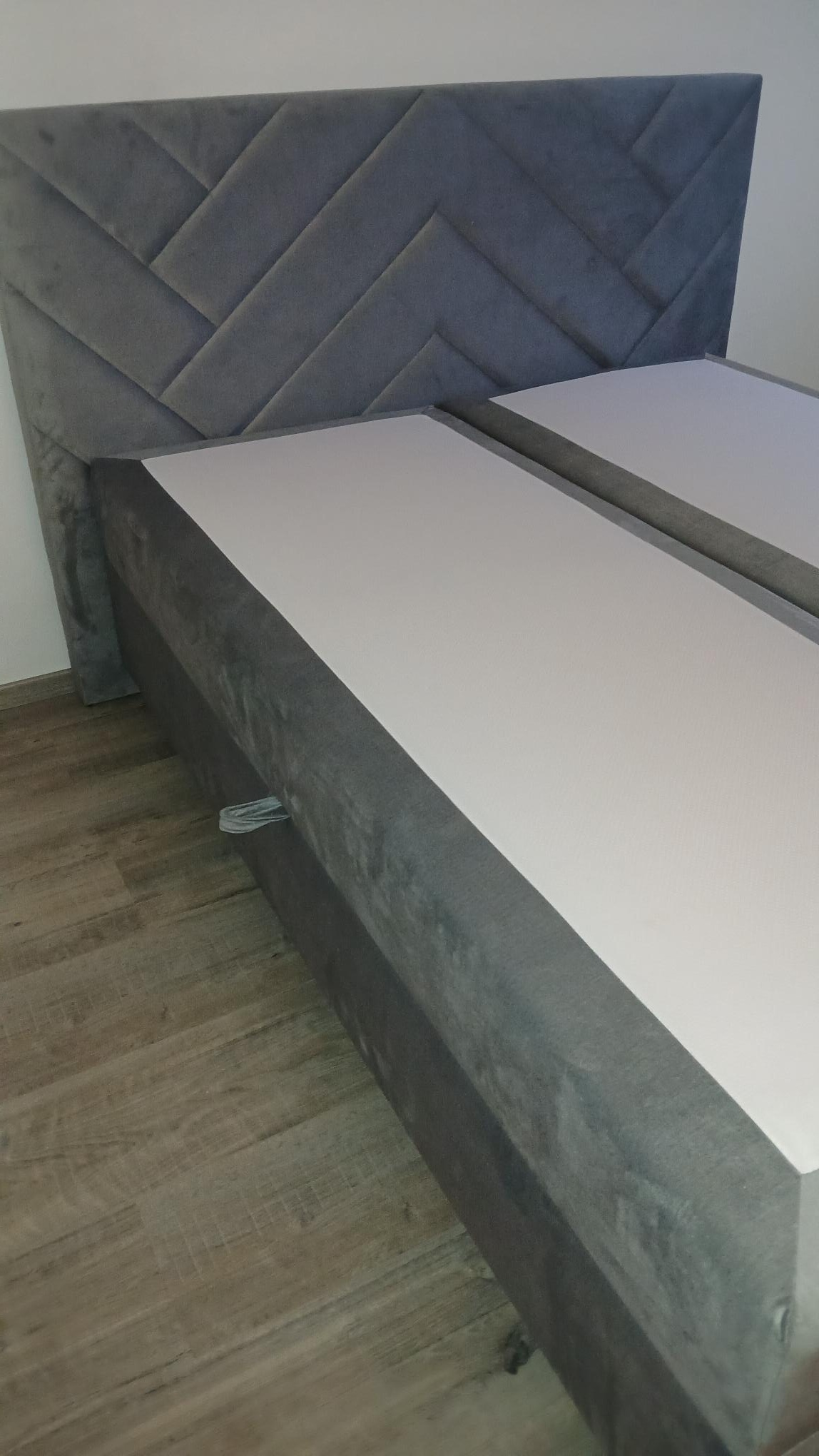 2dekans Opberg Boxspring Chevron 160 x 200 Velvet Licht Grijs - Krakend geluid + Schade - Niet in originele verpakking