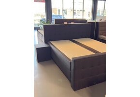 Showroommodel Vaste Boxspring Angel Knopen + Stikvakken | 180 x 200 Antraciet | Incl. Voetbord + Pocketvering - Niet in originele verpakking - Kans op schade