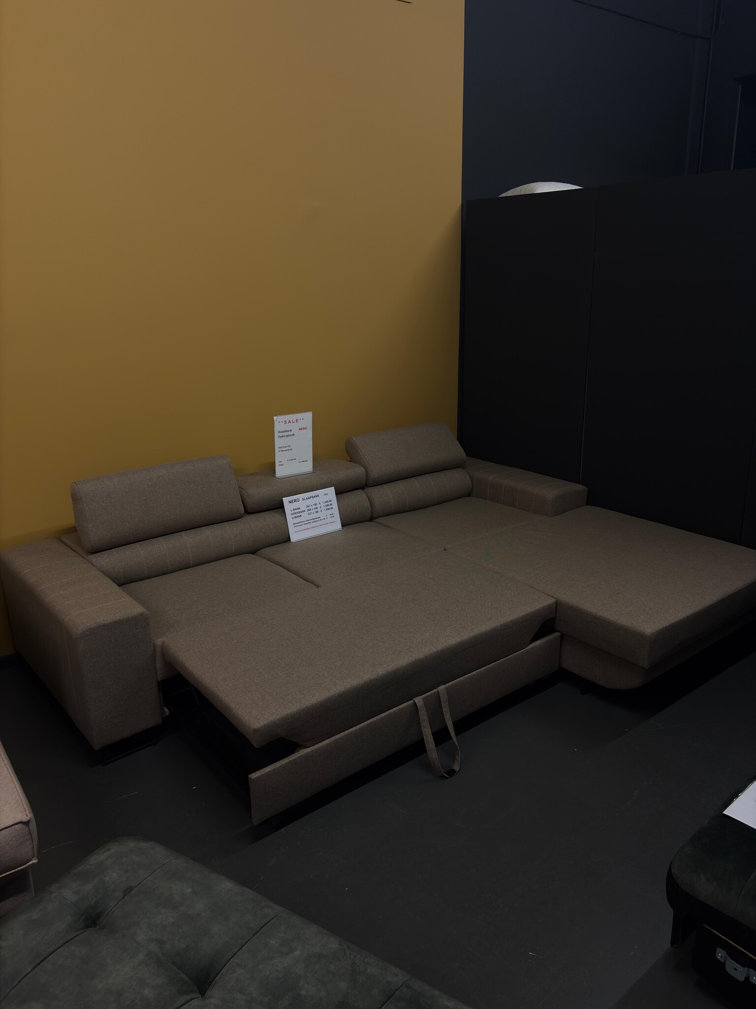 Showroommodel Slaapbank met opbergruimte Nero | L-Hoekbank Rechts Donkerbeige