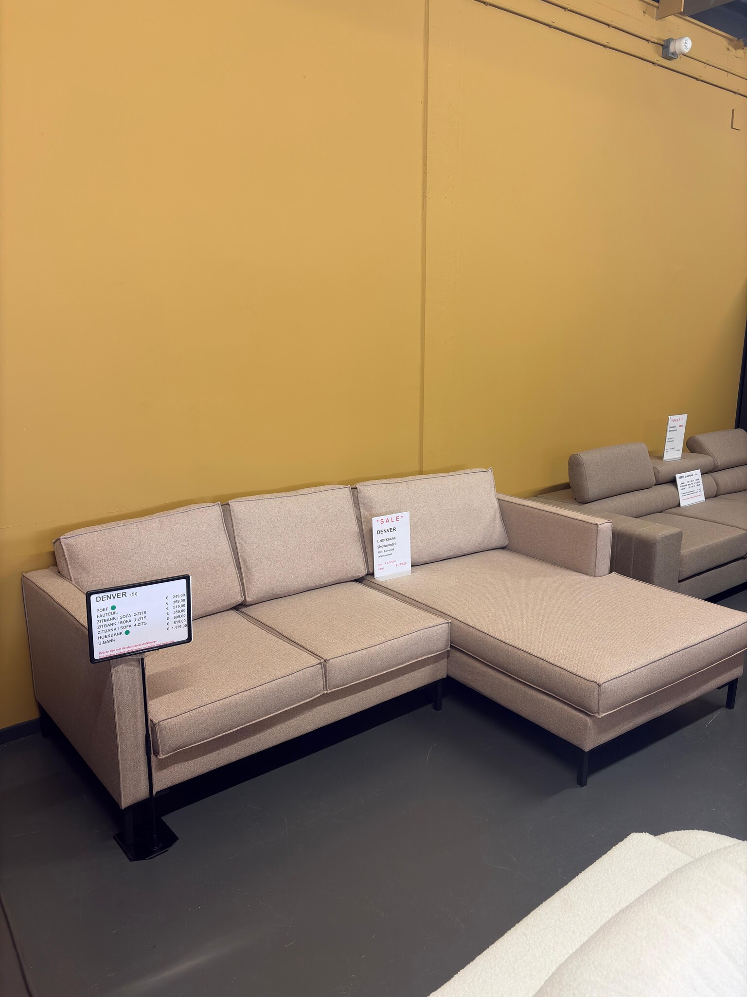 Showroommodel Hoekbank Denver | Rechts | Beige | L-Hoekbank - Niet in originele verpakking - Kans op schade