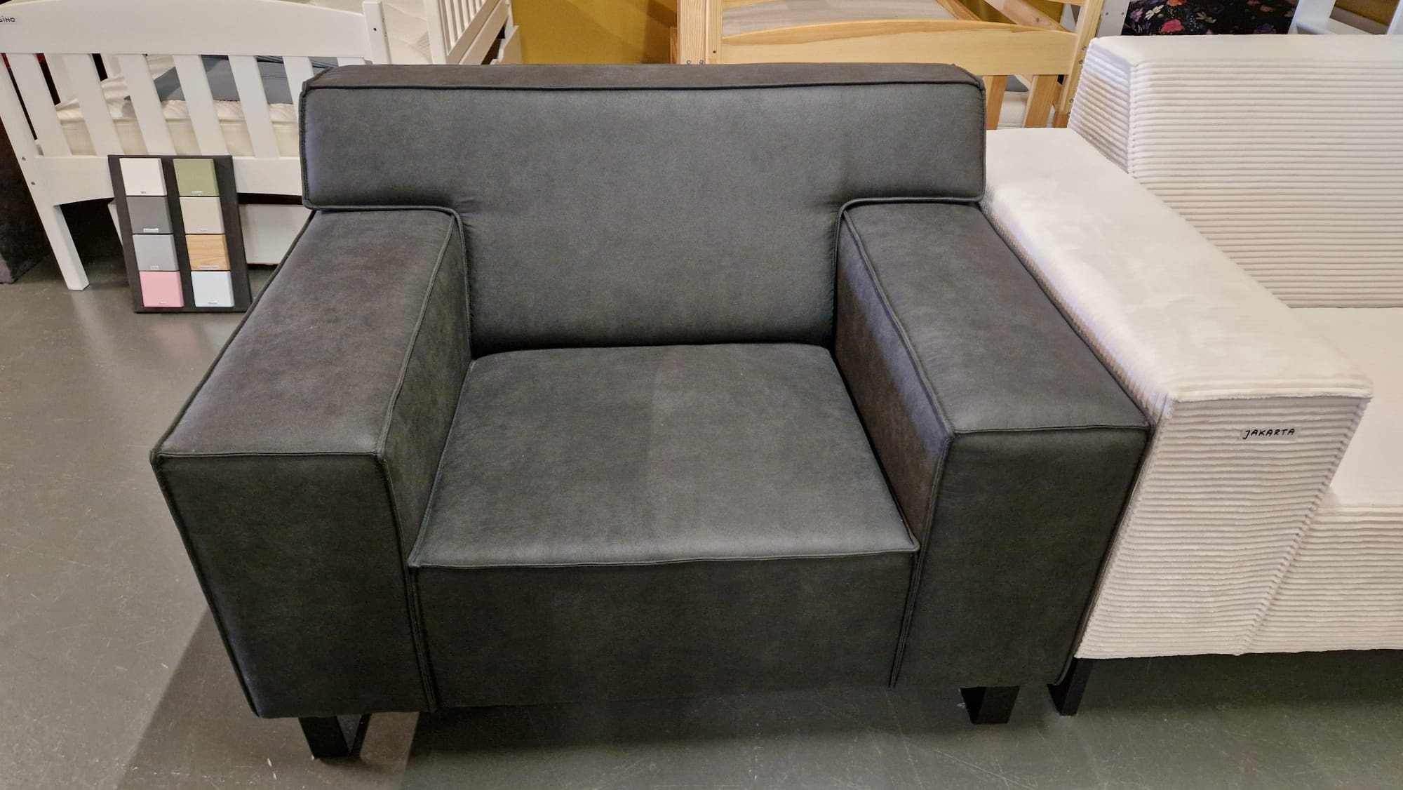 SHOWROOMMODEL Fauteuil Suede-look Antraciet - Comfortabele Zitstoel - Genua (Stevig opnieuw verpakking / Gebuiksproken aanwezig)