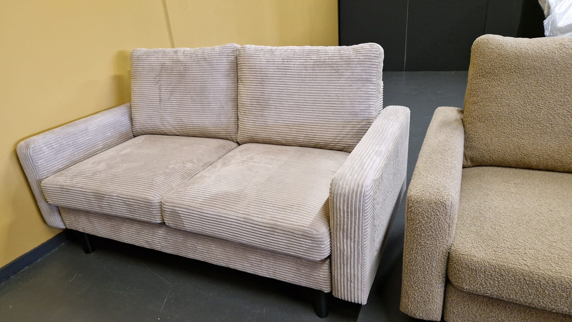 SHOWROOMMODEL Zitbank 2-zits Ribstof Crème - Comfortabele Sofa - Hawaï (Stevig opnieuw verpakking / Kans op Gebruikssporen )
