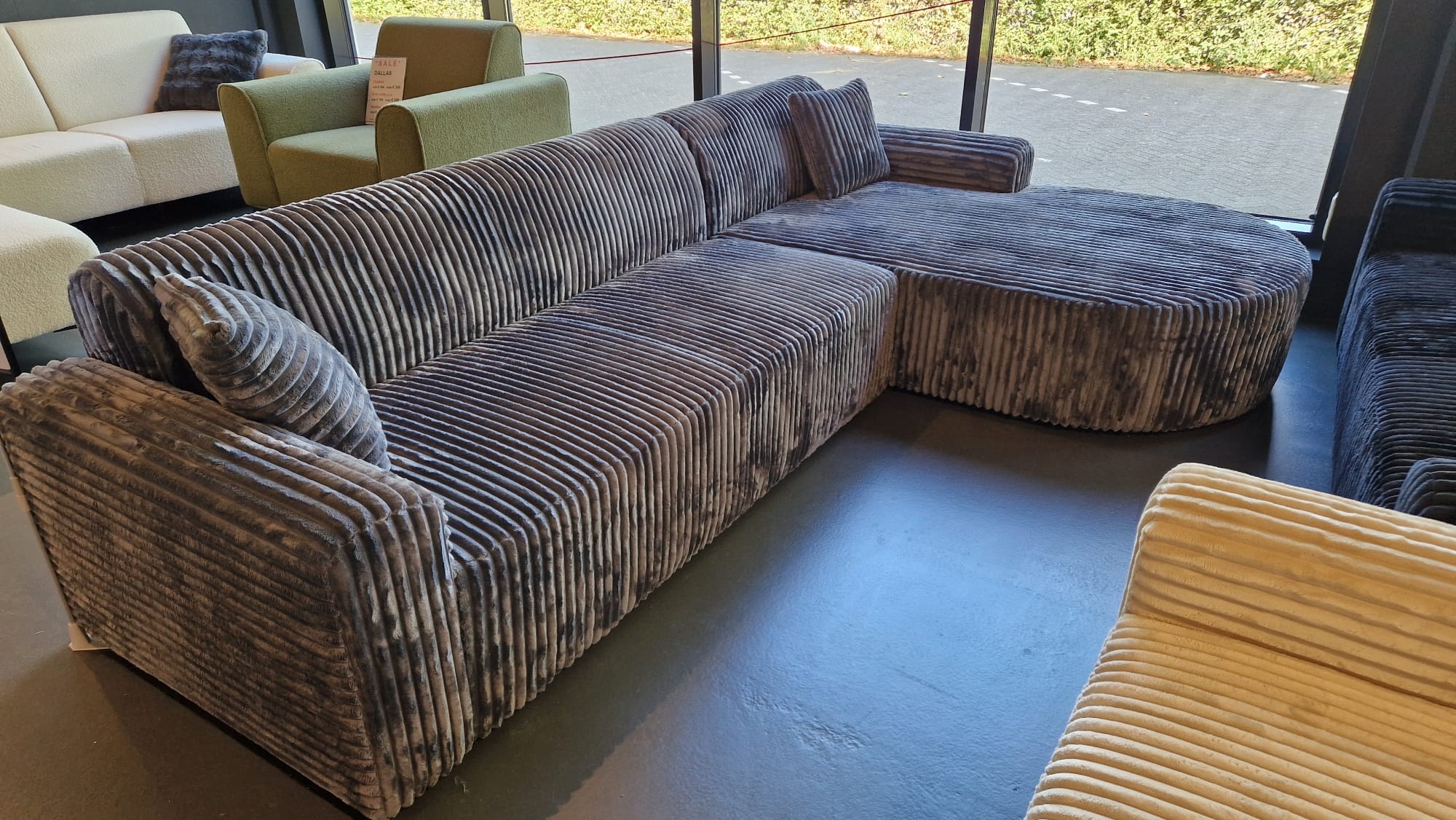 SHOWROOMMODEL Hoekbank Ribstof Antraciet - Comfortabele Hoekbank - Helsinki (Stevig opnieuw verpakking / Kans op Gebruikssporen)