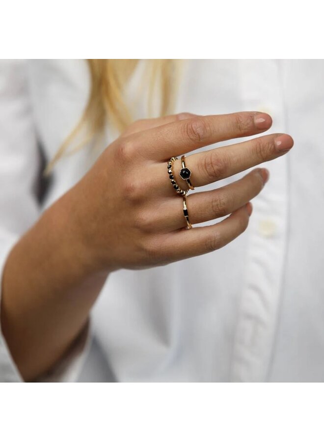 My Bendel gouden zeshoekig ring - zwart glassteen