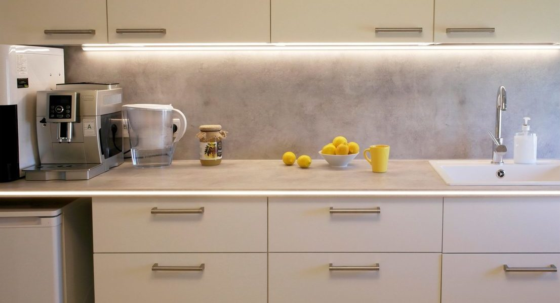 Hoekprofielen onder keukenkastjes: Tips en inspiratie