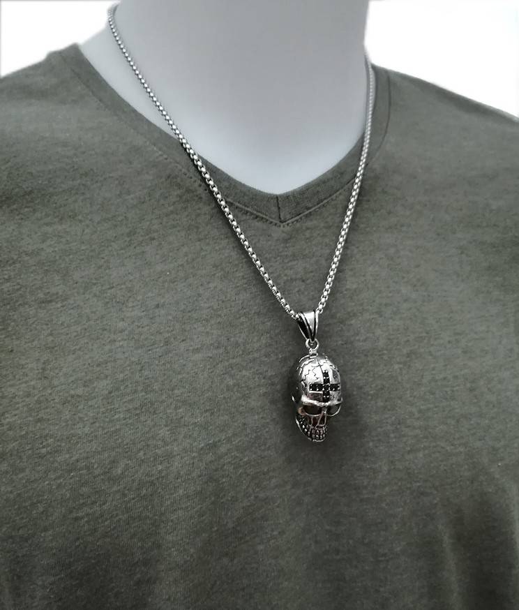 Totenkopf Anhänger mit schwarzen Stein