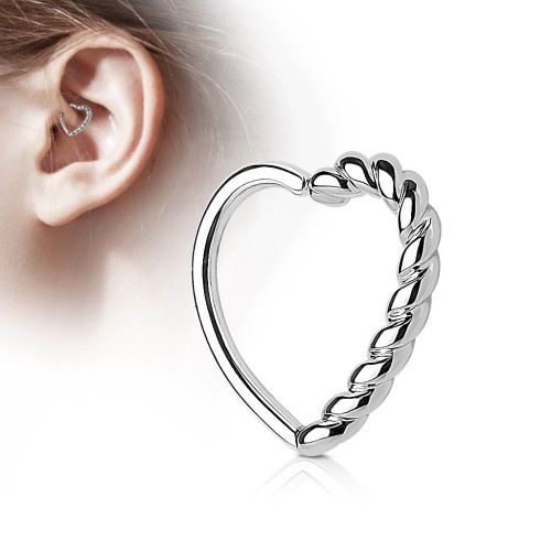 Stylischer Daith Piercing Ring mit Herzmotiv