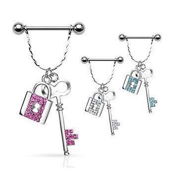 Brustpiercing mit Schloss