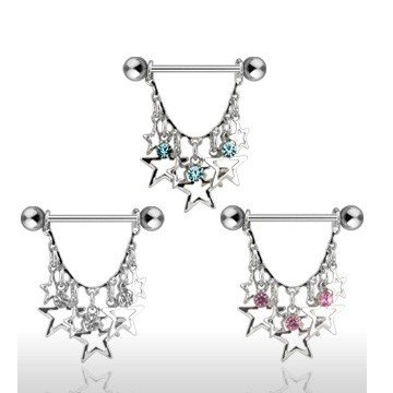 Brustpiercing mit Sternen