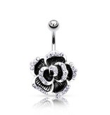 Bauchnabelpiercing schwarze Blume mit Steinchen