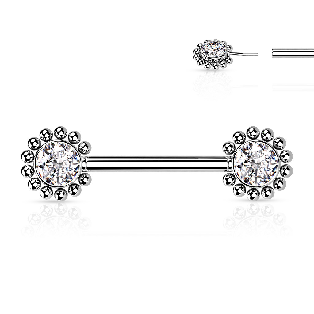 Nippelpiercing Frau mit Kristall